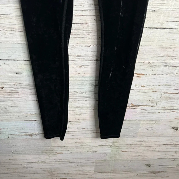 GOOD AMERICAN Crushing It Velvet High Waisted Leggings Black 1 small - Picture 2 of 9